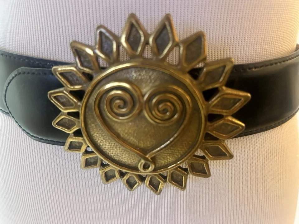 Moschino Redwall Italy sz 40 euro Black Leather Sun Heart Love Belt - Image 3 of 4