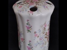 Vintage Victorian Style Ribbed Floral Ceramic / Porcelain Four Toothbrush Holder