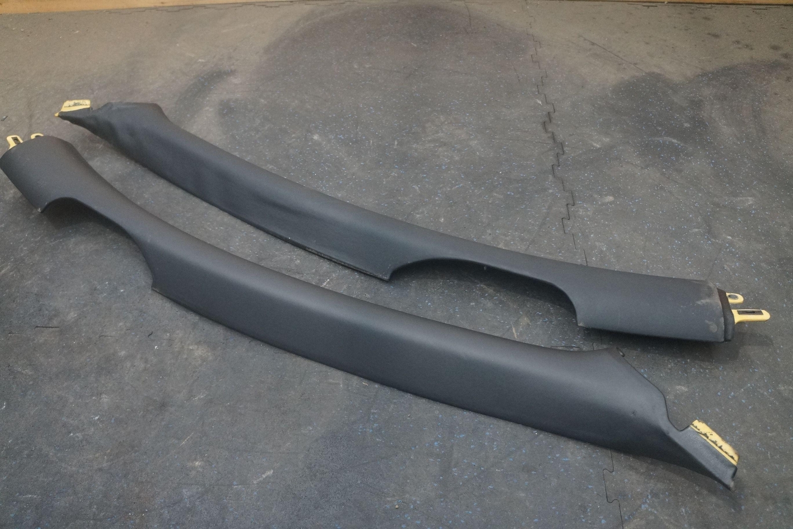 Set 2 Front Left Right A Pillar Windscreen Trim Panel Black OEM Ferrari FF 2014