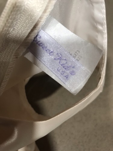 Beautiful Champagne Colored Girls Dress Size 6 - Picture 5 of 6
