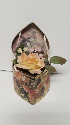Rose Pattern Heart Shape Flower Box Arrangement Centerpiece with Artificial Rose