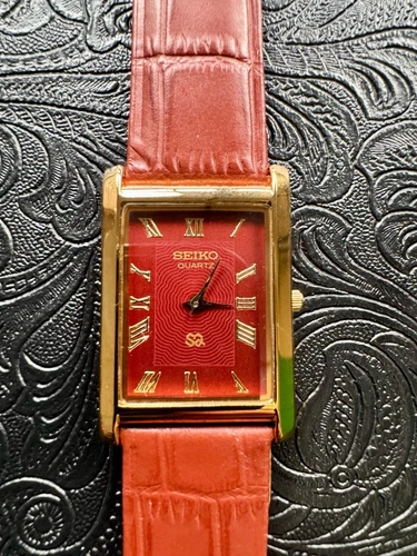 RED WITH GOLD CASE Vintage Seiko Slim Quartz Men's Wrist Watch