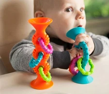 FAT BRAIN TOYS - pipSquigz Loops - Rattle/Teether - (Assorted Styles) (FA172-1)