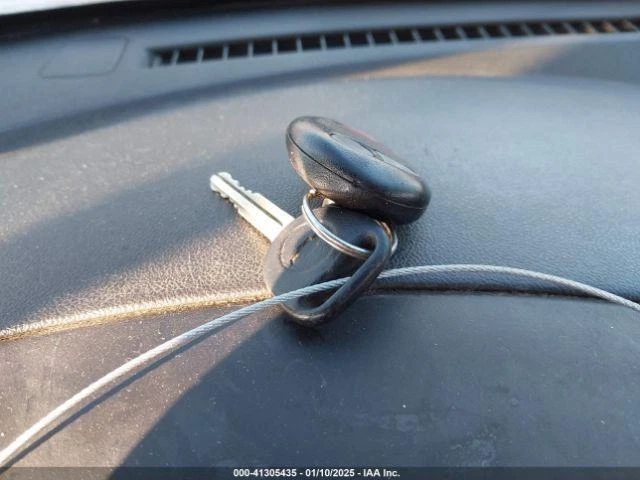 Conjunto de puerta delantera derecha usado se adapta a: Chevrolet Colorado 2011 doble cabina sin Foto 3 de 4