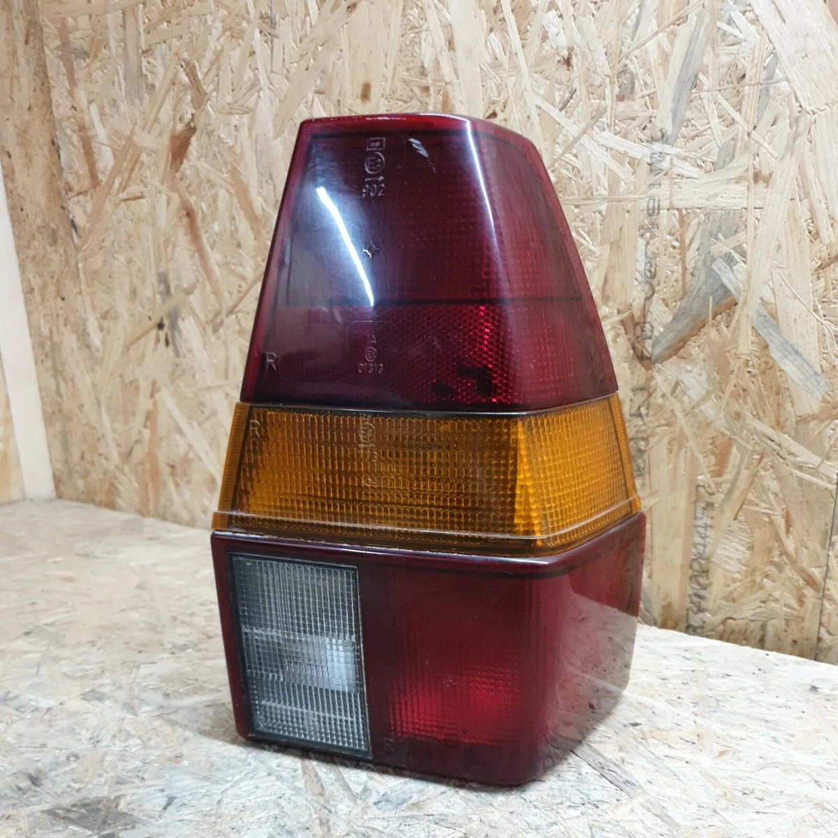 10776 Original Frankani VW Passat B2 32B Rückleuchte HR 321945112P 
