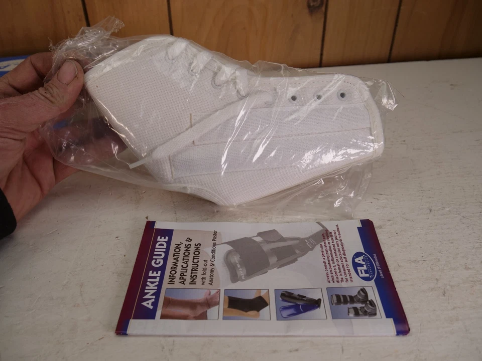 Blanco XSMALL TOBILLO CON CORDONES Se adapta a izquierda o derecha NUEVO Foto 3 de 3