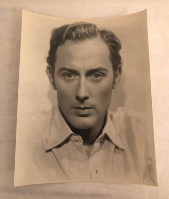 Ein schönes altes signiertes Werbefoto von Schauspiellegende MICHAEL WILDING