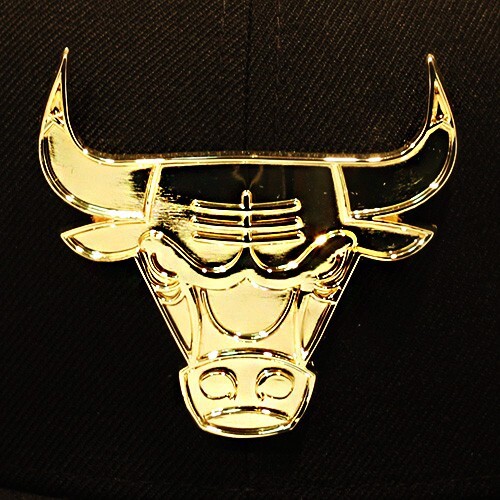 New Era Chicago Bulls Black Snapback Hat NBA Metallic Gold Team Badge Cap - Picture 5 of 7