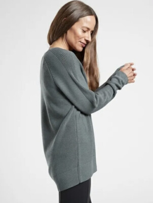 NEW Athleta Hanover V-Neck Sweater Merino wool Blend oversized knit MIST  GREY M | eBay