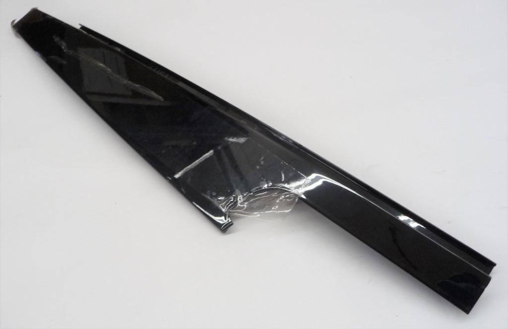 2009-2019 Rolls Royce Ghost Front Right Door Cover, Column B 51357200312 OEM A1