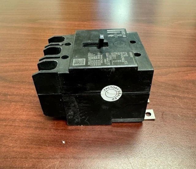 GHB3015 GHB 3 polos 15 amperios 480 voltios atornillable NUEVO EATON martillo cortador - Imagen 4 de 4