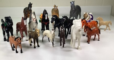 Lot of 18 Assorted plastic Toy Horses Diffrent Sizes 