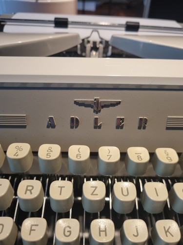 Adler Schreibmaschine, Reiseschreibmaschine, Transportbox, alt, Selten, Antik - Afbeelding 2 van 4