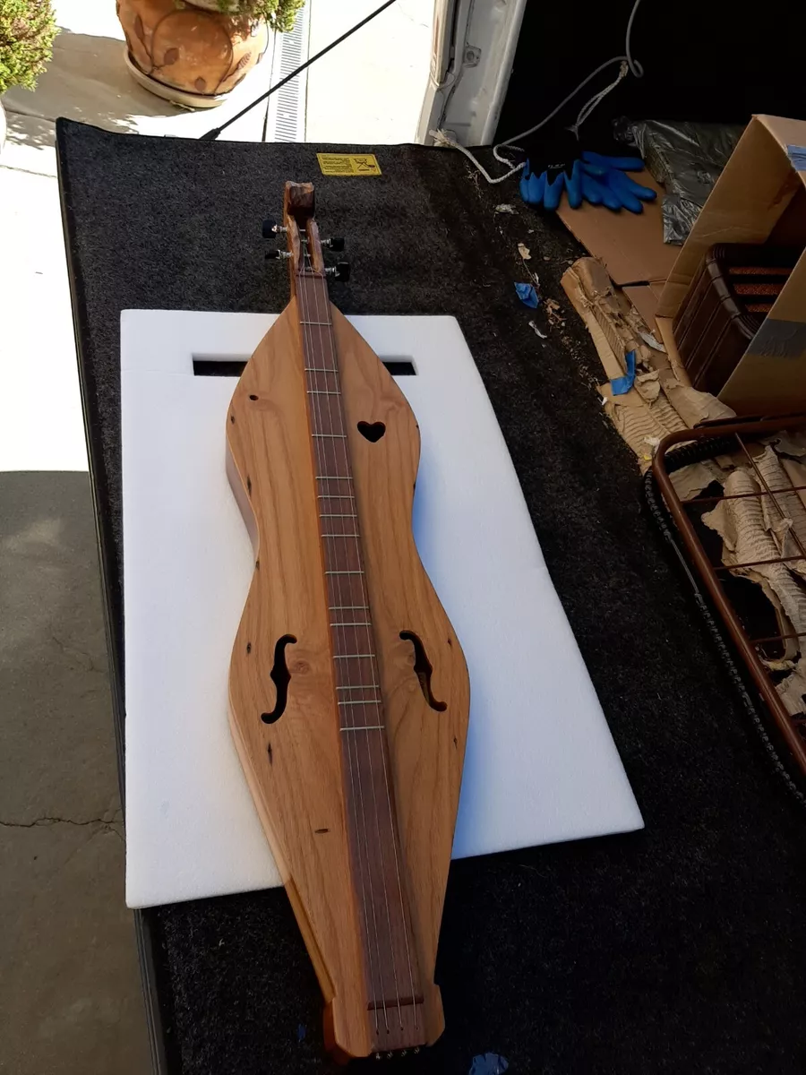 Hand dulcimer 2024