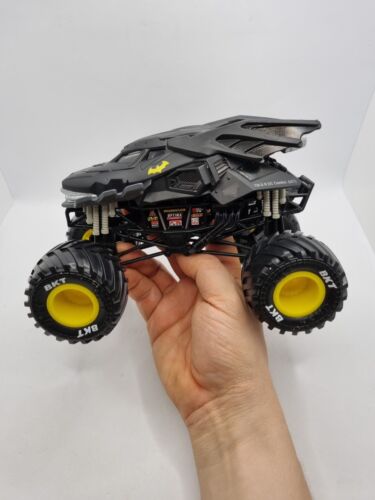 Monster Jam Batman Monster Truck 2021 gran escala 1:24 diecast raro en muy buena condición - Imagen 10 de 10