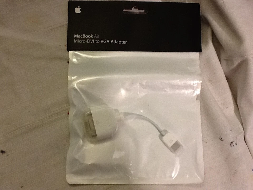 Apple MacBook Air Micro-DVI to VGA Adapter - MB203G/A. Ref:CD_2 - Image 2 of 4