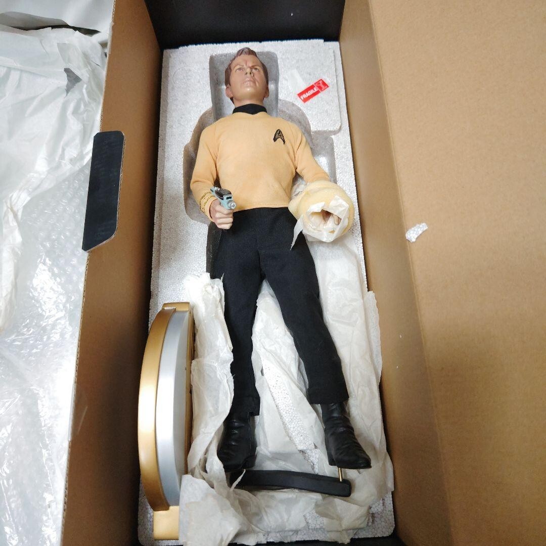 Sideshow Star Trek 1/4 Captain James T. Kirk Premium Format