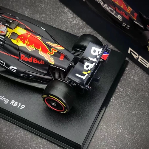 Bburago 1/43 Oracle Red Bull RB19 F1 Model 2023 #1 Max Verstappen W show case - Picture 8 of 10