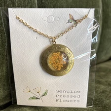 Zad Locket Women’s Vintage Style Yellow Dried Flower Locket Necklace Sweet Chic