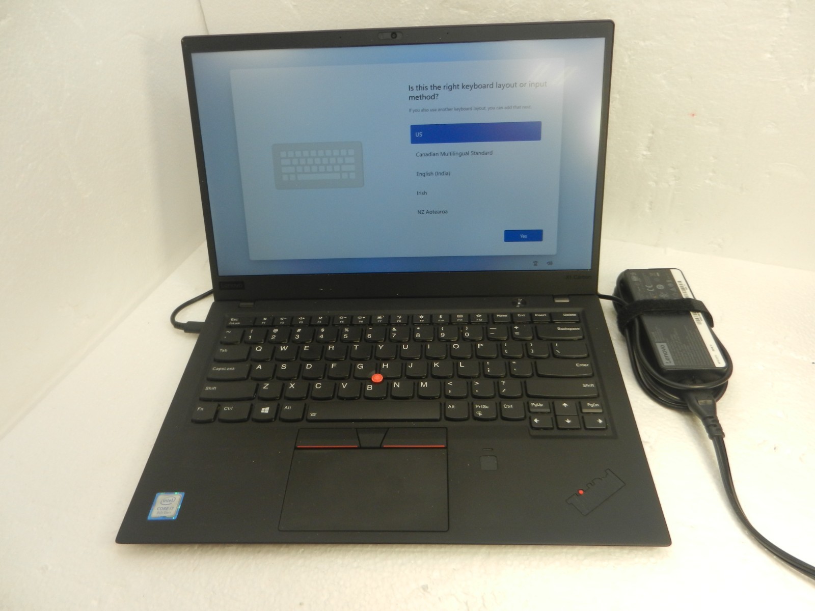 Lenovo ThinkPad X1 Carbon Laptop CORE i7-8550U @ 1.80Ghz / 16GB / 512GB - WIN 11