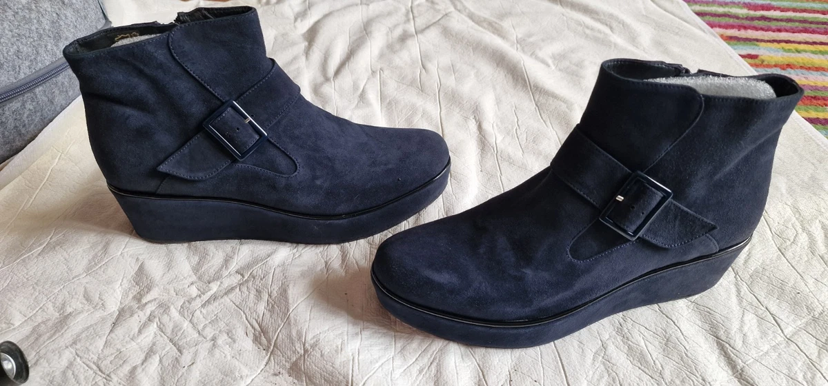 29.99 euros Escarpns en tssu toucher doux. Empècements matère