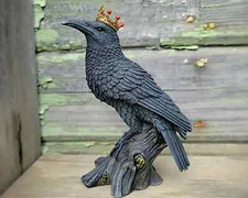 Raven with Crown Statue, Gothic Decor, Bird King Figurine, Crow Statue, Oddities