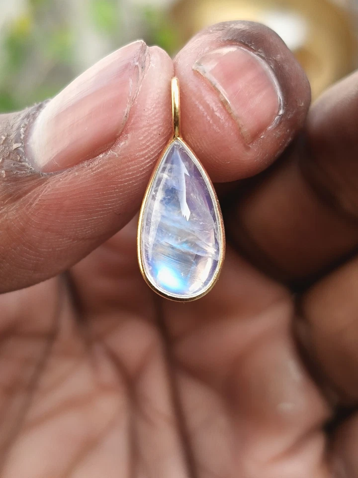 Colgante de piedra lunar arco iris, colgante de piedras preciosas de pera colgante de oro amarillo de 18 k Foto 2 de 4