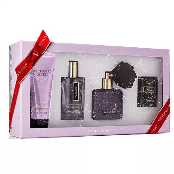 Victorias Secret SCANDALOUS LOTION ROOM SPRAY EAU DE PARFUM CANDLE Gift Set NWT