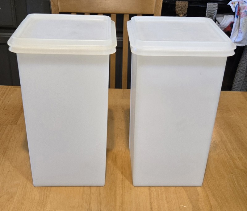 Tupperware Saltine Cracker/Bread Keeper #1314 with Lids - Pair