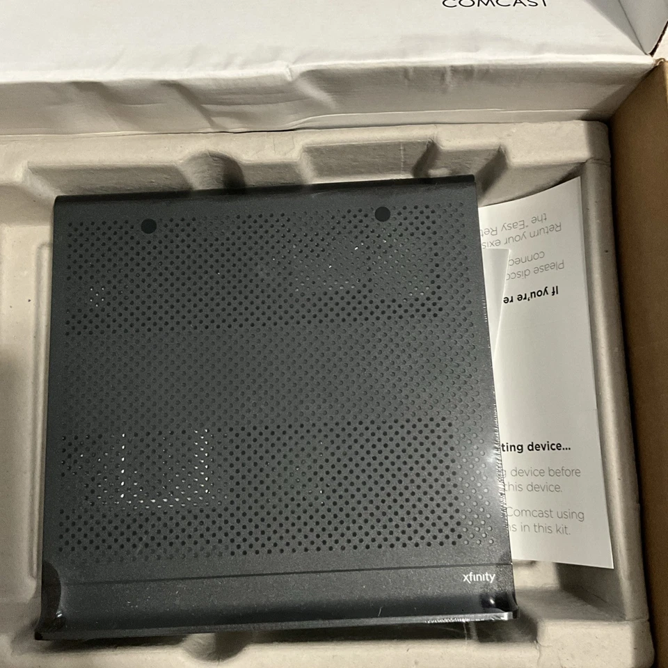Cisco DPC3941T XB3 Wireless Modem Router DOCSIS 3.0 Voice Gateway - Image 3 of 4