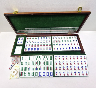 Mahjong 152 Spielsteine Spielset Holzkiste grün gefüttert mit Racks Würfel & Marker