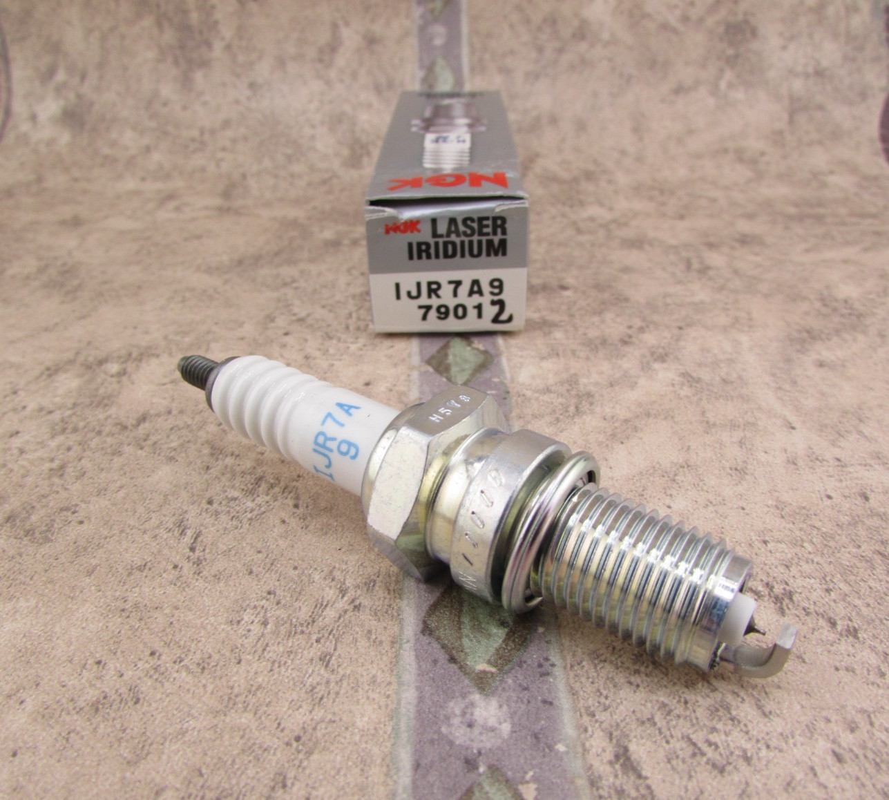 1 PACK  NGK Laser Iridium  7901 IJR7A9 Spark Plug