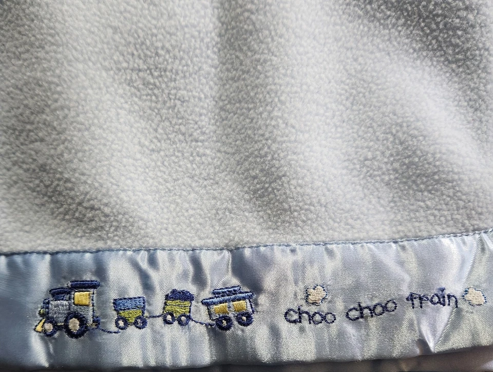 Manta para bebé Small Wonders azul con ribete satinado Choo Choo Train 30" X 40" Foto 3 de 4