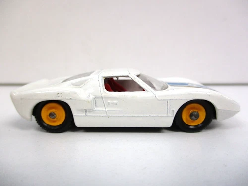 LESNEY MATCHBOX #41 41 - FORD GT RACER / GT-40 RACE CAR (WHITE) - DIECAST