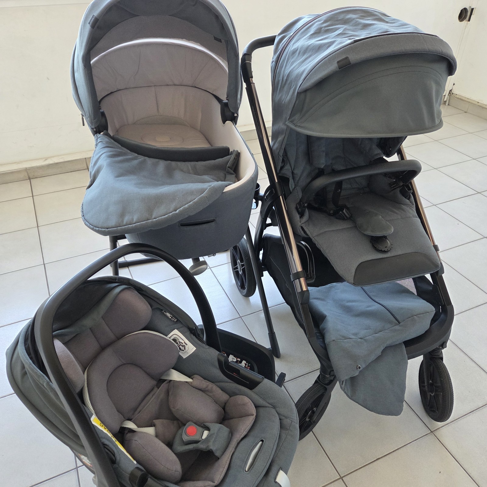 INGLESINA APTICA carrozzina, passeggino, ovetto Base Darwin ISOFIX