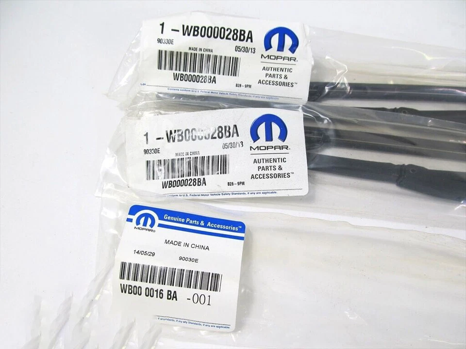 01-07 Grand Caravan Town & Country JUEGO DE 3 LIMPIAPARABRISAS DELANTERO Y TRASERO OEM MOPAR Foto 3 de 3