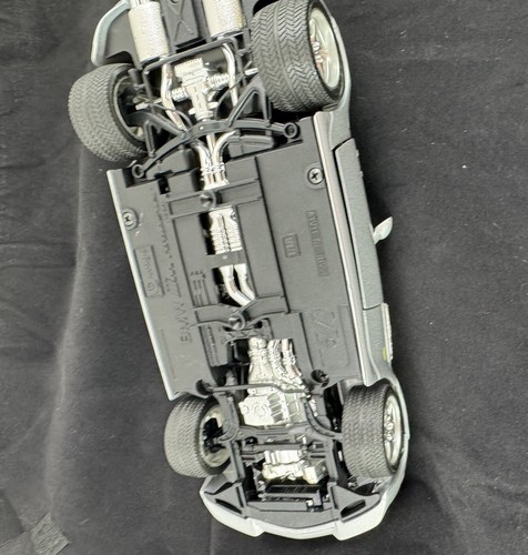 Burago BMW M Roadster Die Cast Silver 1996 Scale 1:18 - Picture 4 of 7
