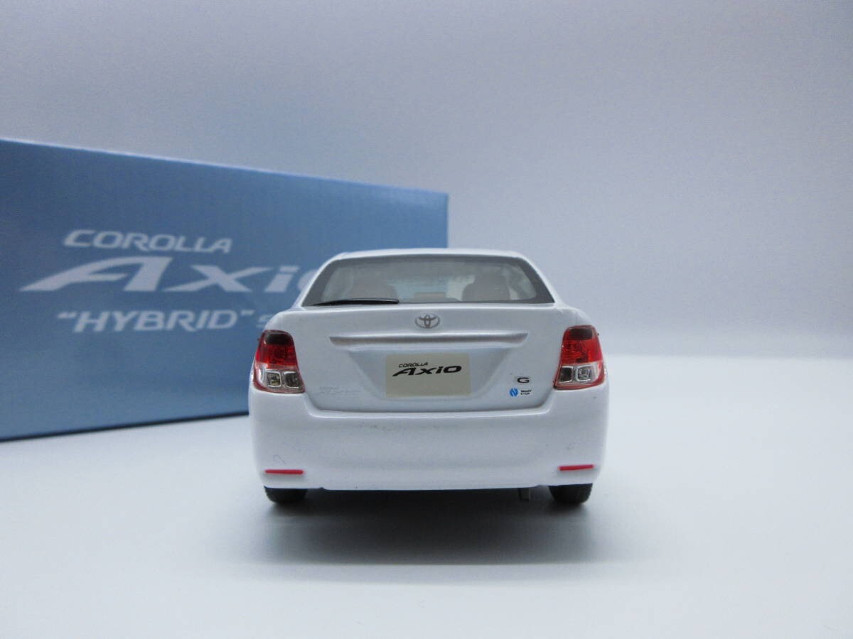 1:30 Toyota Corolla Axio hybrid Axio color sample minicar