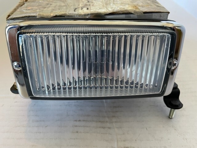 MERCEDES 107 560sl Foglight Fog Lamp Light 0008206556 for sale  