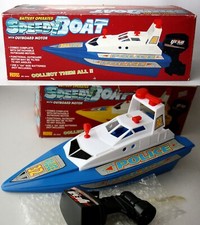 VINTAGE 1992 B/O POLICE 12.6" SPEEDBOAT SPEEDYBOAT WITH OUTBOARD MOTOR YEGO NEW!