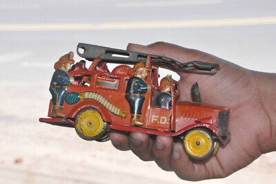 SSS【オールドタイマー セダン赤S-1209】ブリキtin toy car箱付 SSS