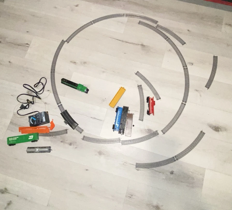 TYCO Train Set Train, Tracks, Power Pack - Image 2 of 4