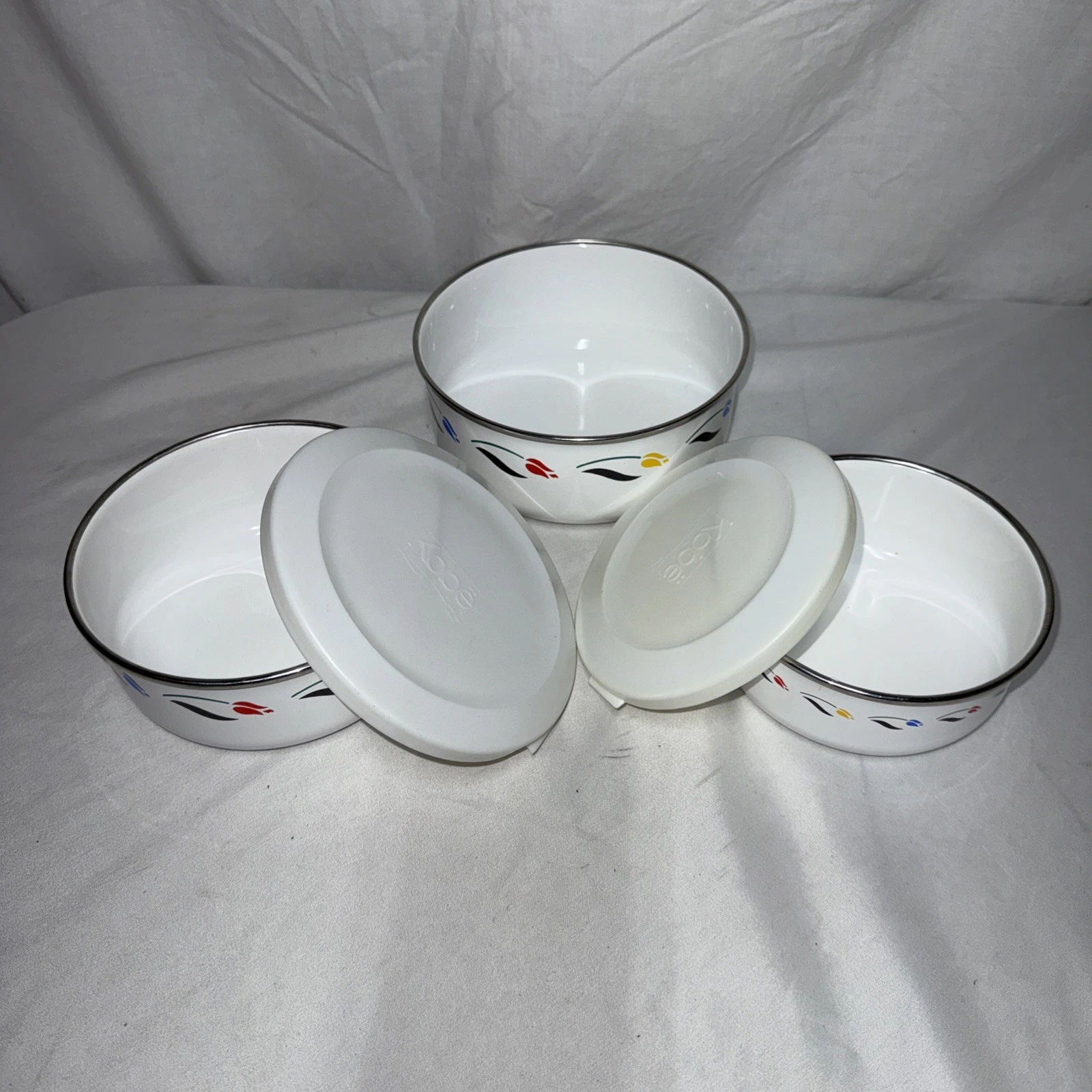 Vintage Set of 3 Kobe Kitchen Enameled Floral Nesting Mixing Bowls With 2 Lids