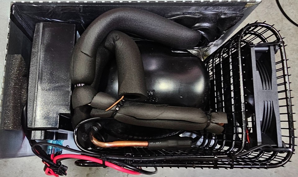 ISOTHERM Marine Refrigerator Cruise 85 Elegance Black 3 Cubic Ft AC/DC ...