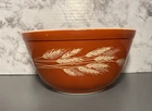 Pyrex 402 Autumn Harvest Wheat Pattern 1.5 Qt Nesting Mixing Bowl Burnt Orange