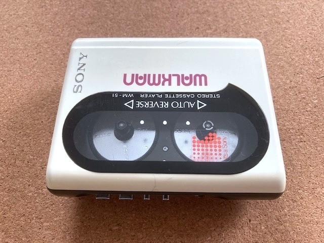 Sony WM-51 Walkman White Auto Reverse with Earphones Vintage 1990s