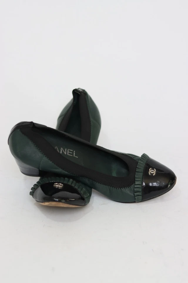 Zapatos de salón Chanel negros/verdes de cuero y charol con puntera de tacón bloque fruncido talla 37 Foto 3 de 4