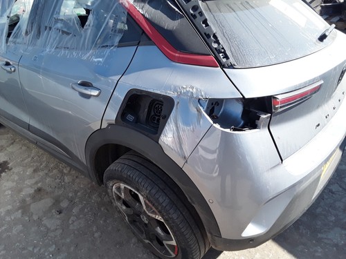 Vauxhall (Opel) Mokka EV 2022 Radmutter voller Autobruch. - Bild 7 von 8