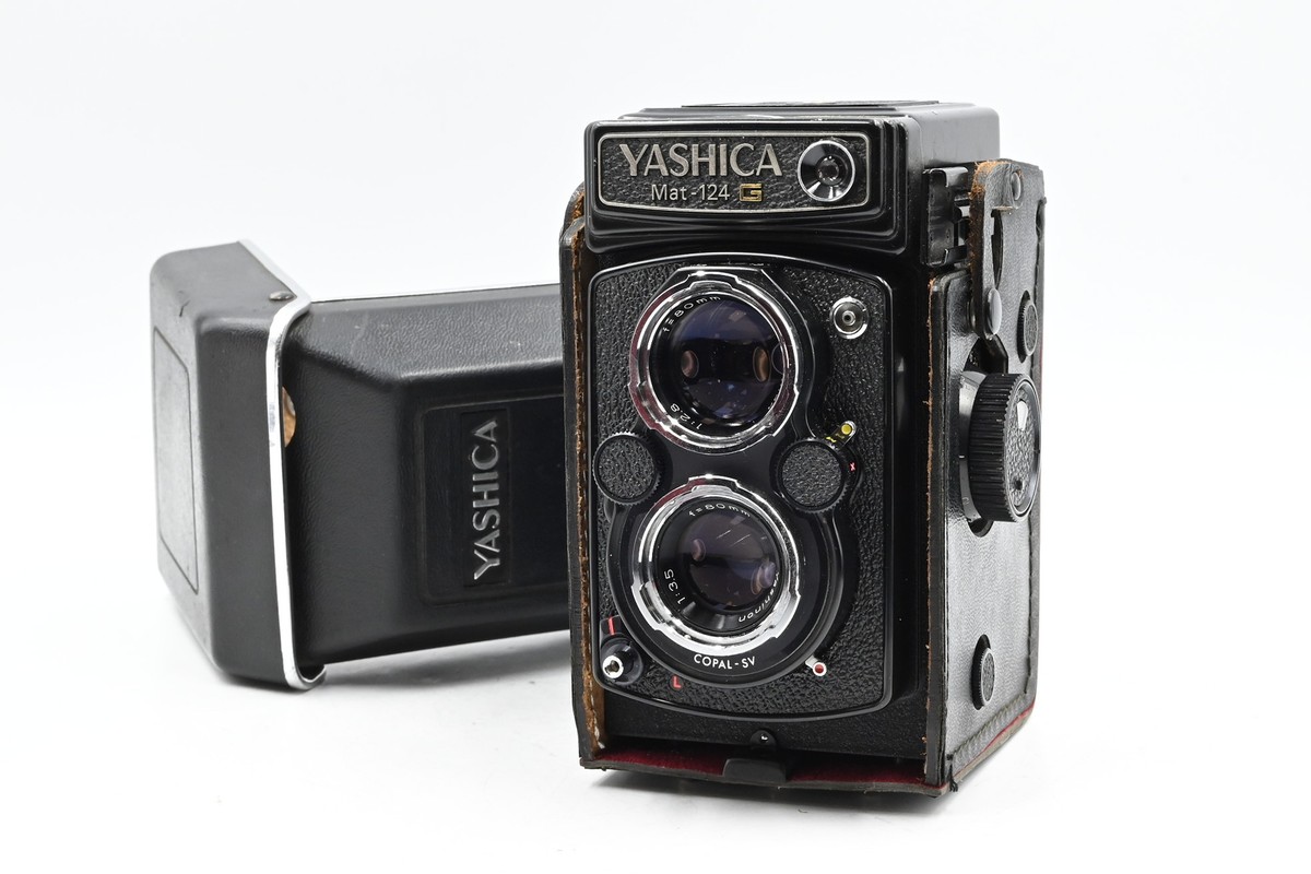 Yashica Mat-124G Twin Lens Camera 80mm 3.5 Yashinon 6x6 1-1/500 