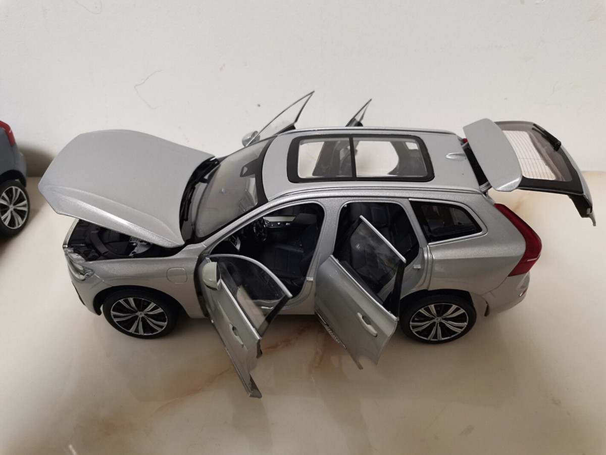 1/18 Scale Volvo XC60 SUV 2022 Silver Diecast Car Model Toy